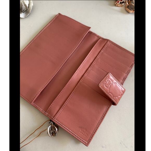 Gucci Pink Leather Logo Wallet - Picture 6 of 10